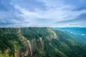 Seven Sisters Falls (Nohsngithiang Falls)