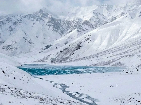 Chandratal Lake with Spiti Valley