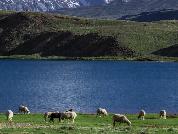 Chandratal Lake with Spiti Valley